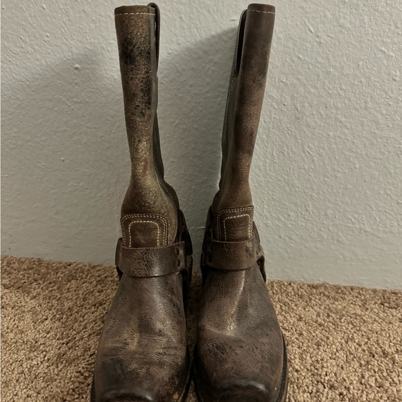 Frye harness 12R women’s boot in color smoke - Picture 3 of 5